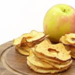 Полезные свойства и противопоказания сушеных яблок: заготовка и хранение